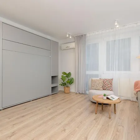 City Centre Studio By Renters